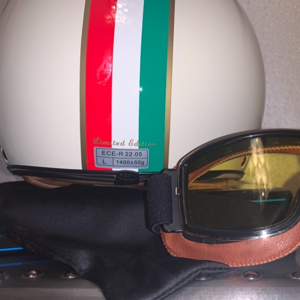 Sold Out Vespa Motorcycle Motorsport Riding Helmet + option Bubble Shield - Picture 8 of 16